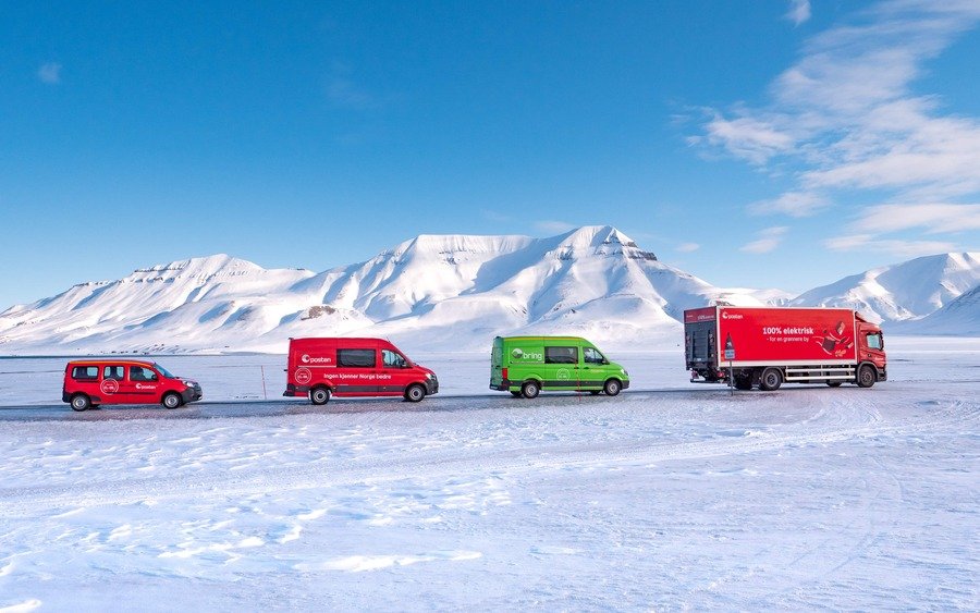 Posten og Brings elbiler i ulike størrelser på Svalbard