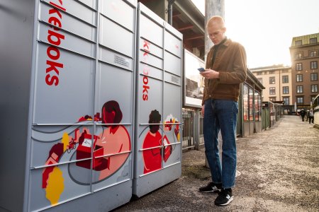 En app varsler når pakken er kommet, og brukes også til å åpne luken