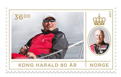Kong Harald i seilbåten «Fram XVII» under Express-NM 2014.