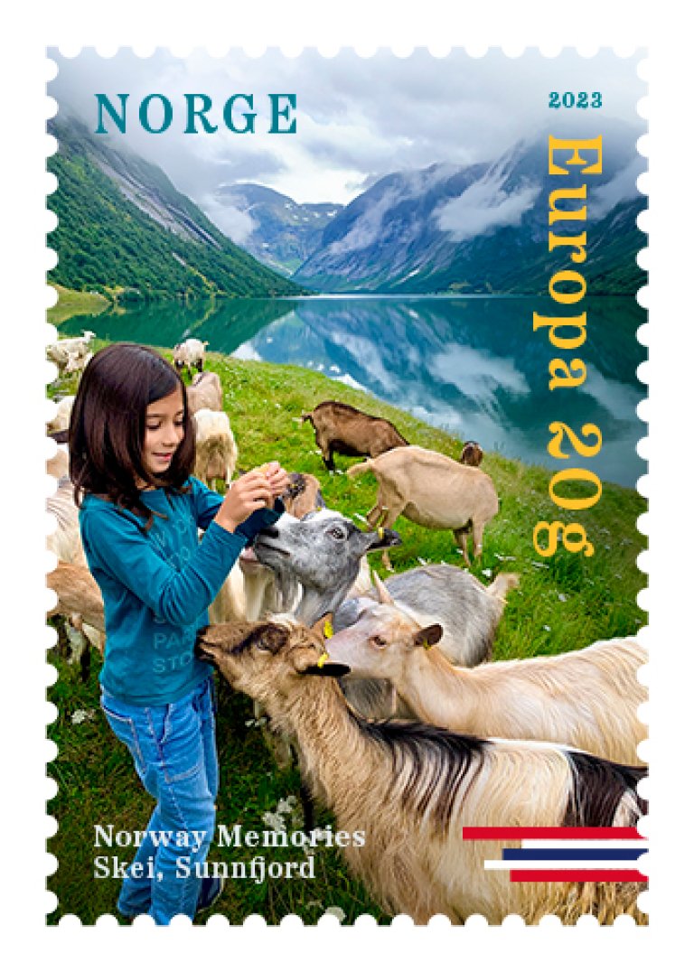 Motiv fra Skei, Sunnfjord på ett av frimerkene i serien Norgesminner – NK2095